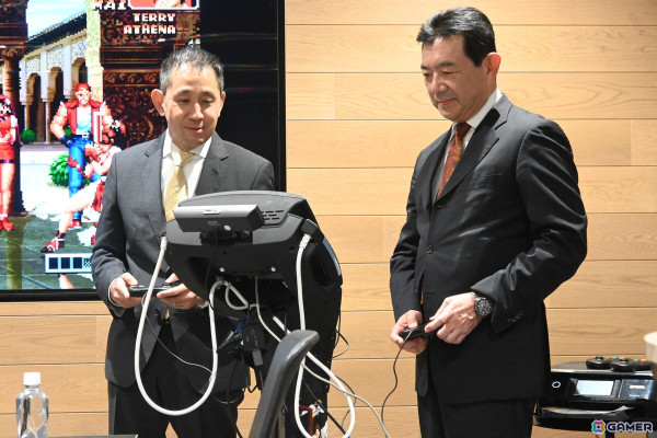 タニタとSNKがコラボし「KOF '98」をプレイできる体組成計などを発売！体験取材会では草薙京や不知火舞たちの推定体組成も明らかにの画像11