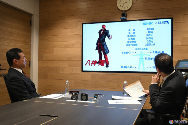 タニタとSNKがコラボし「KOF '98」をプレイできる体組成計などを発売！体験取材会では草薙京や不知火舞たちの推定体組成も明らかにの画像13