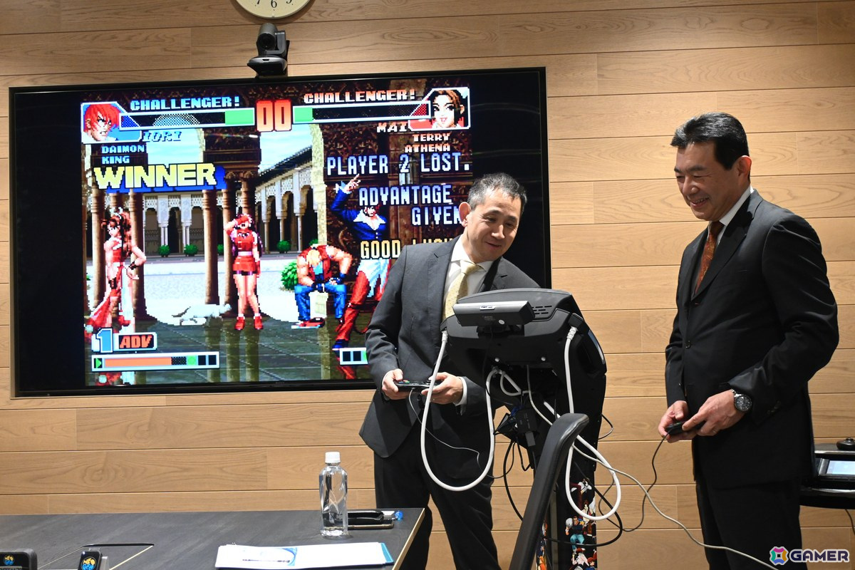 タニタとSNKがコラボし「KOF '98」をプレイできる体組成計などを発売！体験取材会では草薙京や不知火舞たちの推定体組成も明らかにの画像8