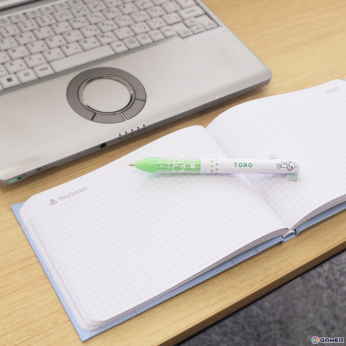 PCを置いたデスクでも使いやすい
