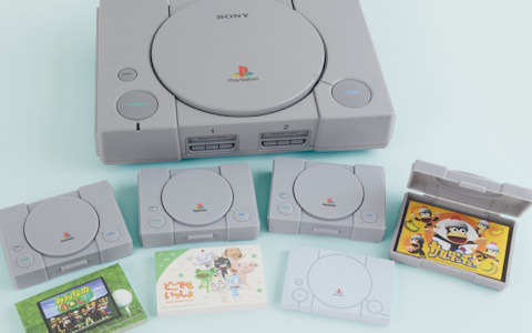 初代「PlayStation」や「どこでもいっしょ」「サルゲッチュ」などをモチーフにした文具・雑貨6アイテムが11月14日より順次発売！