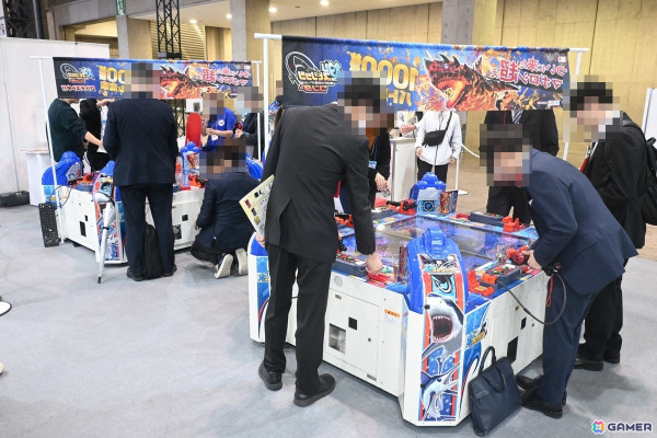「アミューズメント エキスポ 2024」フォトレポート!「アイドルマスター TOURS」キャラパネルや衣装&資料展示、初公開の「鬼武者VR Shadow Team」にも注目の画像