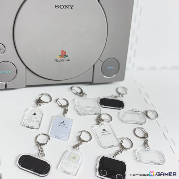 初代PlayStationと周辺機器がモチーフの公式グッズがヴィレッジヴァンガード限定発売！Tシャツやポーチなど日常使いできるグッズが盛りだくさんの画像14