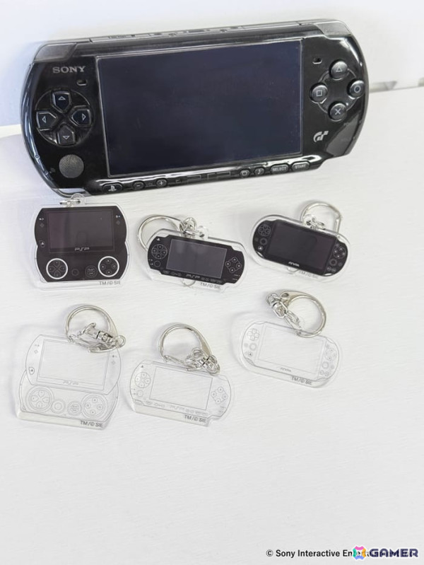 初代PlayStationと周辺機器がモチーフの公式グッズがヴィレッジヴァンガード限定発売！Tシャツやポーチなど日常使いできるグッズが盛りだくさんの画像15