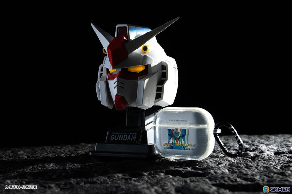 「機動戦士ガンダム x CASETiFY」コレクションが12月9日に発売！ガンダムとシャア専用ザクIIがモチーフのテックアクセサリーがラインナップの画像