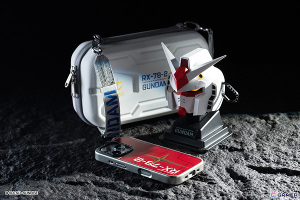 「機動戦士ガンダム x CASETiFY」コレクションが12月9日に発売！ガンダムとシャア専用ザクIIがモチーフのテックアクセサリーがラインナップの画像