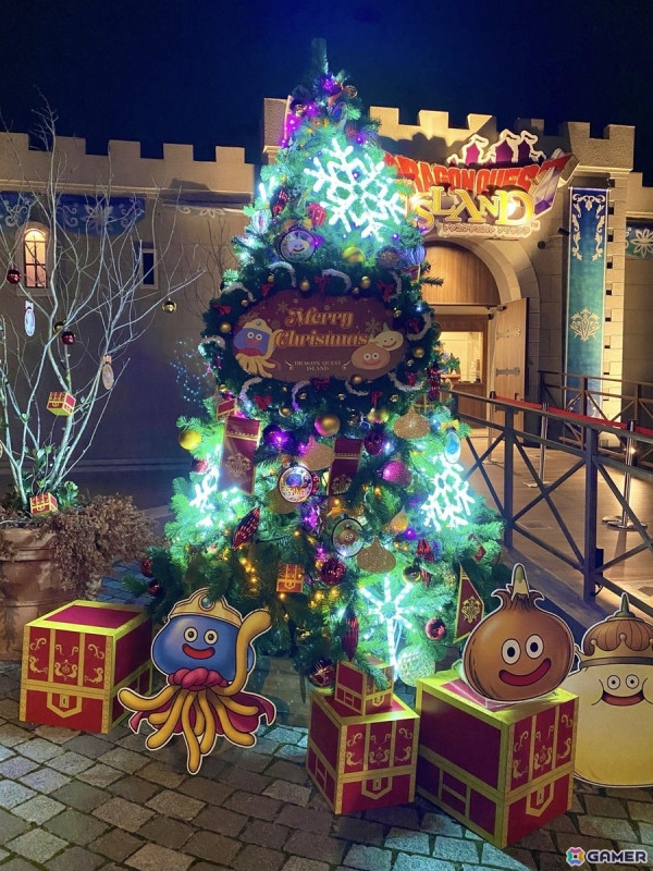 「ドラゴンクエスト アイランド ウィンターカーニバル」がPASONA SQUAREにて開催！スライムのLEDライトで装飾されたクリスマスツリーや限定商品などのポップストアが登場の画像1