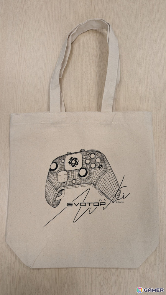 Switch対応コントローラー「EVOTOP」一般販売&新色ホワイトの予約が開始!ZUIKI STOREではトートバッグとアクリルキーホルダーが付属の画像
