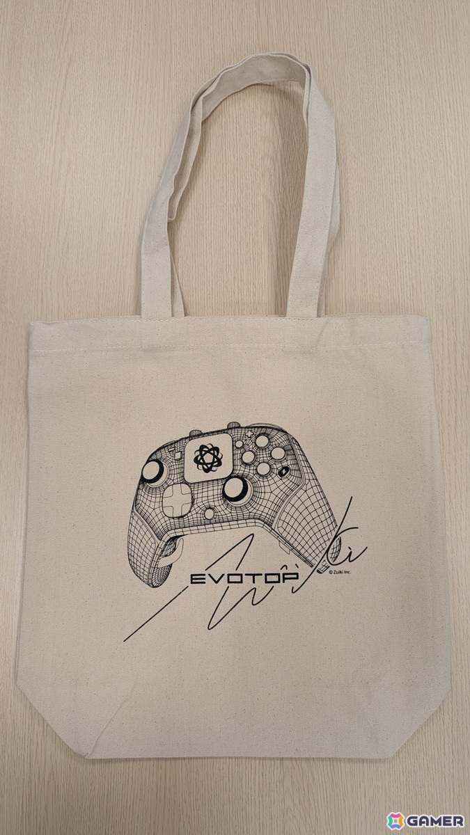 Switch対応コントローラー「EVOTOP」一般販売＆新色ホワイトの予約が開始！ZUIKI STOREではトートバッグとアクリルキーホルダーが付属の画像11