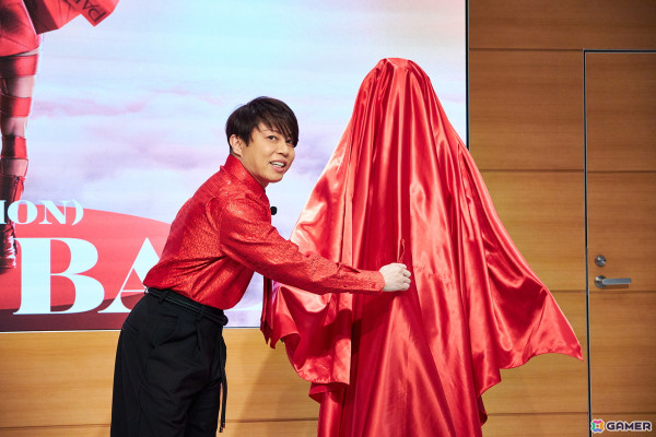 西川貴教さんが登壇したパルコグランバザールとのコラボ発表会レポートが公開！HOT LIMITスーツを着用したマネキンの除幕式やオリジナルゲームのプレイもの画像2