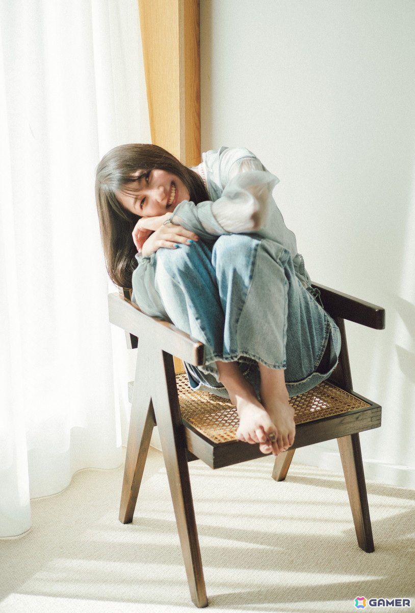 「黒岩メダカに私の可愛いが通じない」TVアニメ放送記念企画！モナ役の芹澤優さん、旭役の雨宮天さんが週刊少年マガジンに登場の画像2