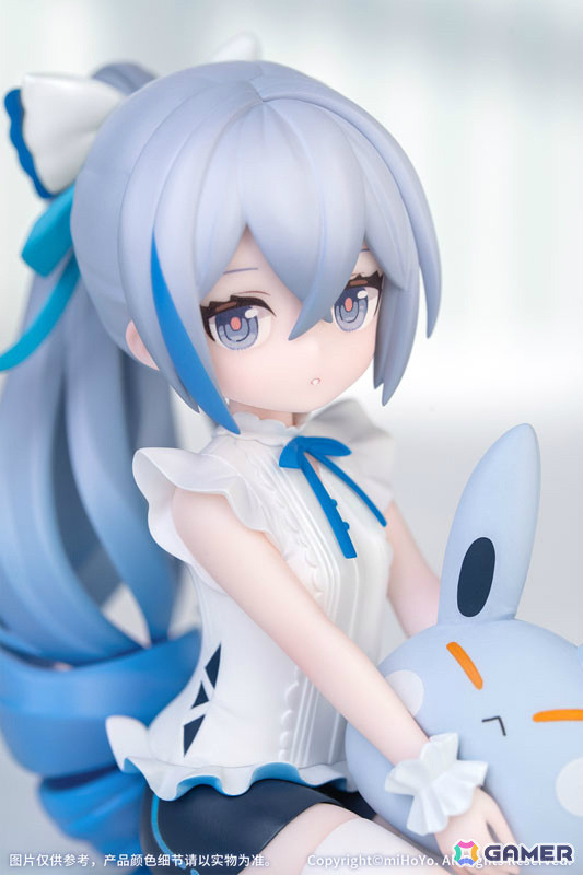 「崩壊3rd」ブローニャがちび律者バージョンで立体化！ウサギのぬいぐるみをそっと抱きかかえる様子が愛らしい逸品の画像5
