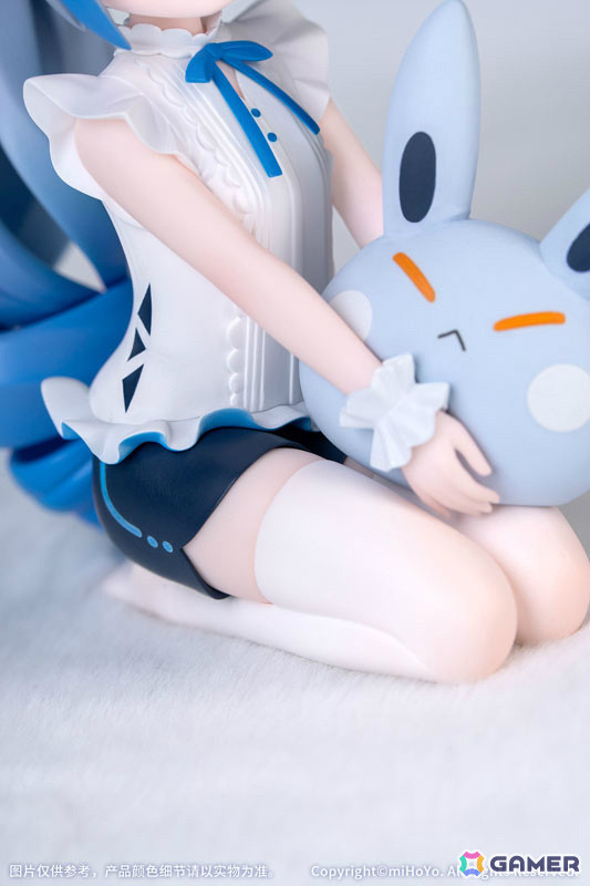 「崩壊3rd」ブローニャがちび律者バージョンで立体化！ウサギのぬいぐるみをそっと抱きかかえる様子が愛らしい逸品の画像6
