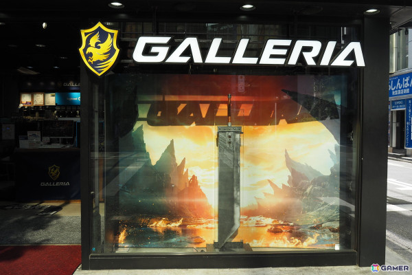 秋葉原「GALLERIA esports Lounge」が「FFVII リバース」仕様に！入口にはバスターソードを展示の画像1