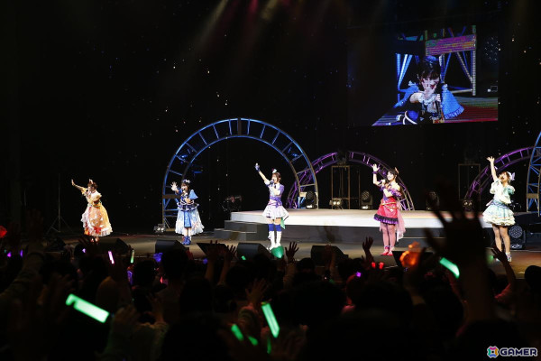 「ひみつのアイプリ　バズリウムライブ」レポート：雷鳴とともに“ダークチィ”降臨！初の単独ライブは見どころ盛りだくさんの画像13