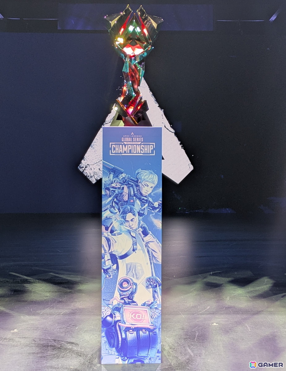 いよいよ始まる「ALGS Year 4 Championship」Day5!Match Point Finalsを前に会場には優勝トロフィーがの画像3