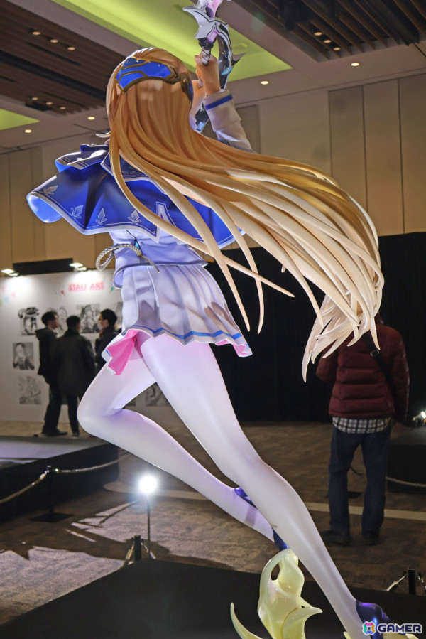 「ヘブンバーンズレッド」3周年イベントの展示・物販コーナーとコラボカフェをレポート！等身大の七瀬七海の造形から感じた並々ならぬこだわりの画像