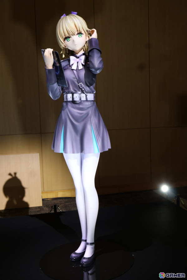 「ヘブンバーンズレッド」3周年イベントの展示・物販コーナーとコラボカフェをレポート！等身大の七瀬七海の造形から感じた並々ならぬこだわりの画像