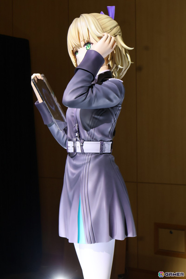 「ヘブンバーンズレッド」3周年イベントの展示・物販コーナーとコラボカフェをレポート！等身大の七瀬七海の造形から感じた並々ならぬこだわりの画像