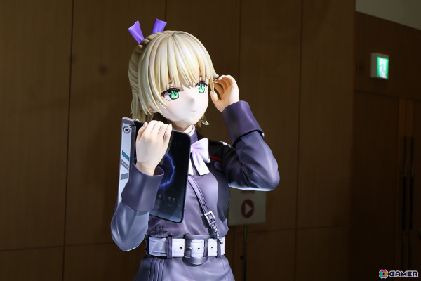 「ヘブンバーンズレッド」3周年イベントの展示・物販コーナーとコラボカフェをレポート！等身大の七瀬七海の造形から感じた並々ならぬこだわりの画像