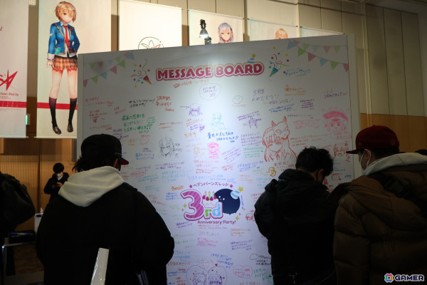 「ヘブンバーンズレッド」3周年イベントの展示・物販コーナーとコラボカフェをレポート！等身大の七瀬七海の造形から感じた並々ならぬこだわりの画像