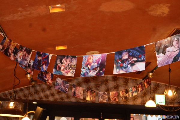 「ヘブンバーンズレッド」3周年イベントの展示・物販コーナーとコラボカフェをレポート！等身大の七瀬七海の造形から感じた並々ならぬこだわりの画像