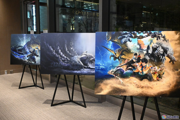 「モンスターハンターワイルズ」発売前夜イベントで辻本氏と西野さんがイャンクックに挑戦！ステージに実寸大の大タル爆弾が現れる場面もの画像