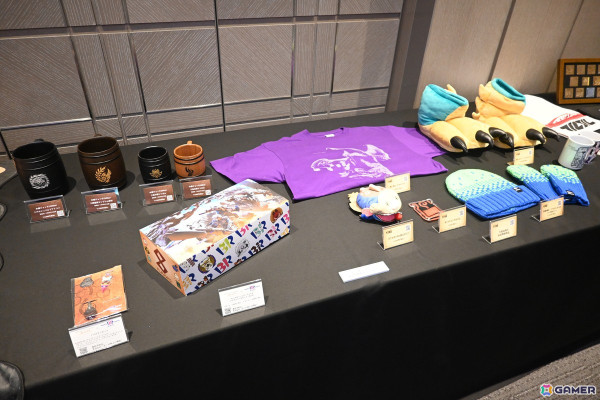 「モンスターハンターワイルズ」発売前夜イベントで辻本氏と西野さんがイャンクックに挑戦！ステージに実寸大の大タル爆弾が現れる場面もの画像