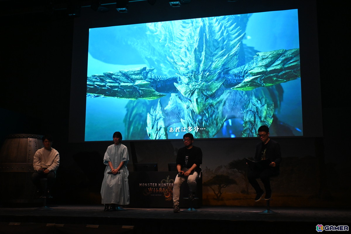 「モンスターハンターワイルズ」発売前夜イベントで辻本氏と西野さんがイャンクックに挑戦!ステージに実寸大の大タル爆弾が現れる場面もの画像