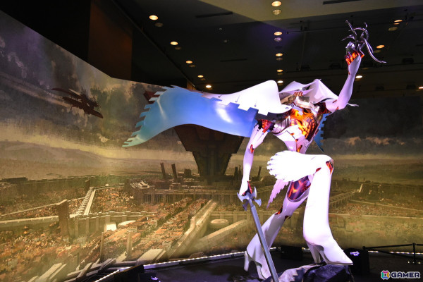 「メタファー：リファンタジオ展」の目玉コンテンツとなる「太刀乗り」フォトスポットなどを紹介！グッズの全容も明らかにの画像2