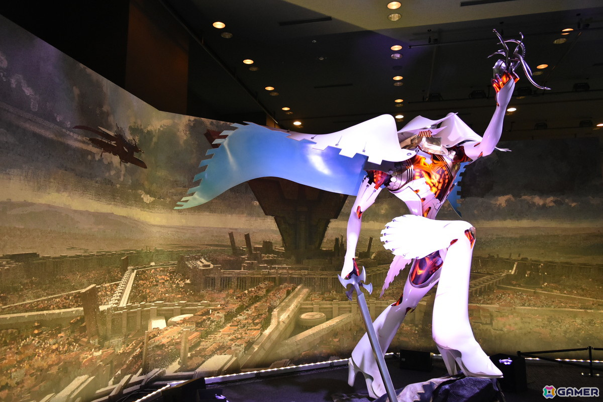 「メタファー:リファンタジオ展」の目玉コンテンツとなる「太刀乗り」フォトスポットなどを紹介!グッズの全容も明らかにの画像