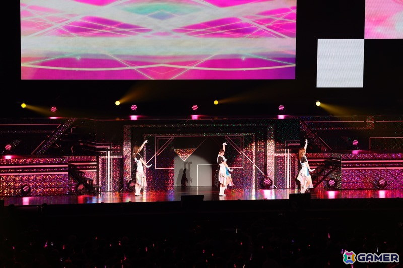 「With you」「Future Designer」「未来へのSign」などアニメ「シャニアニ2nd」の楽曲が届けられた「Over the prism」DAY1公演をレポートの画像