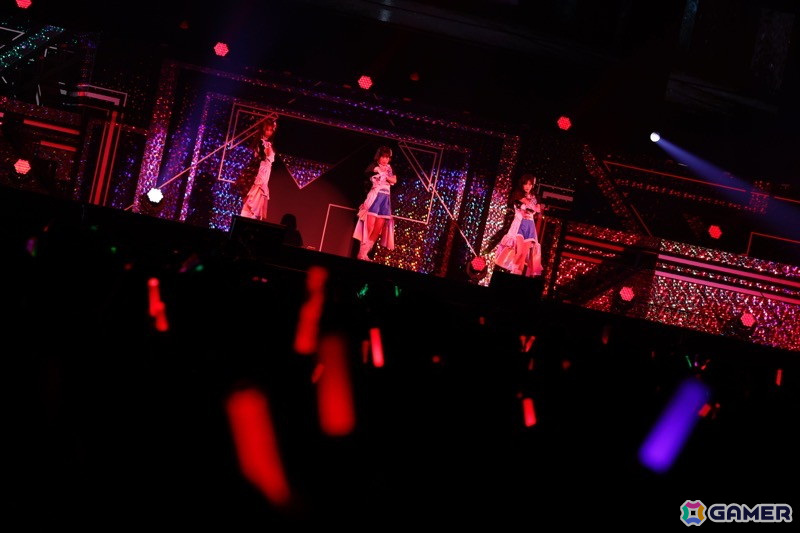「With you」「Future Designer」「未来へのSign」などアニメ「シャニアニ2nd」の楽曲が届けられた「Over the prism」DAY1公演をレポートの画像