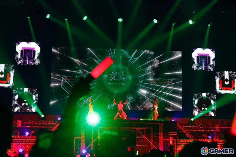 「With you」「Future Designer」「未来へのSign」などアニメ「シャニアニ2nd」の楽曲が届けられた「Over the prism」DAY1公演をレポートの画像
