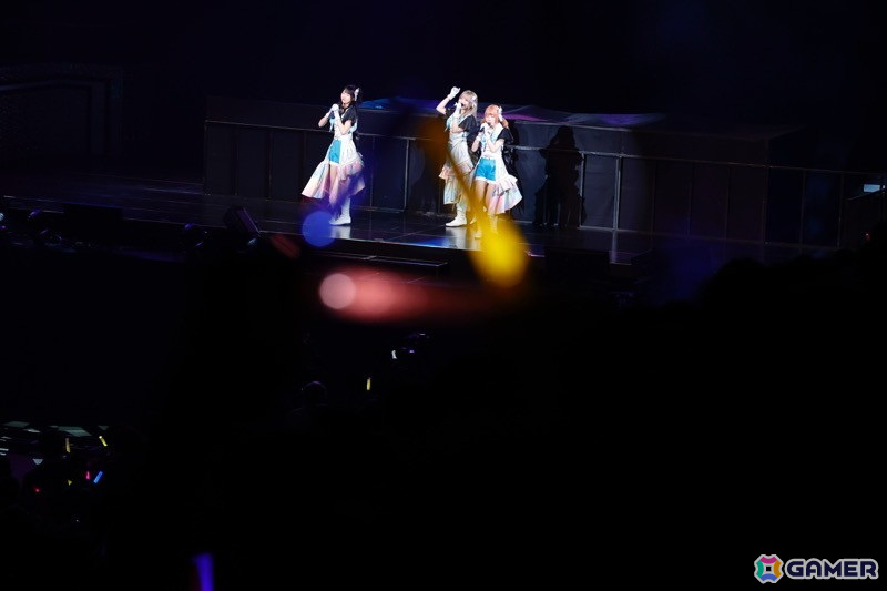 「With you」「Future Designer」「未来へのSign」などアニメ「シャニアニ2nd」の楽曲が届けられた「Over the prism」DAY1公演をレポートの画像