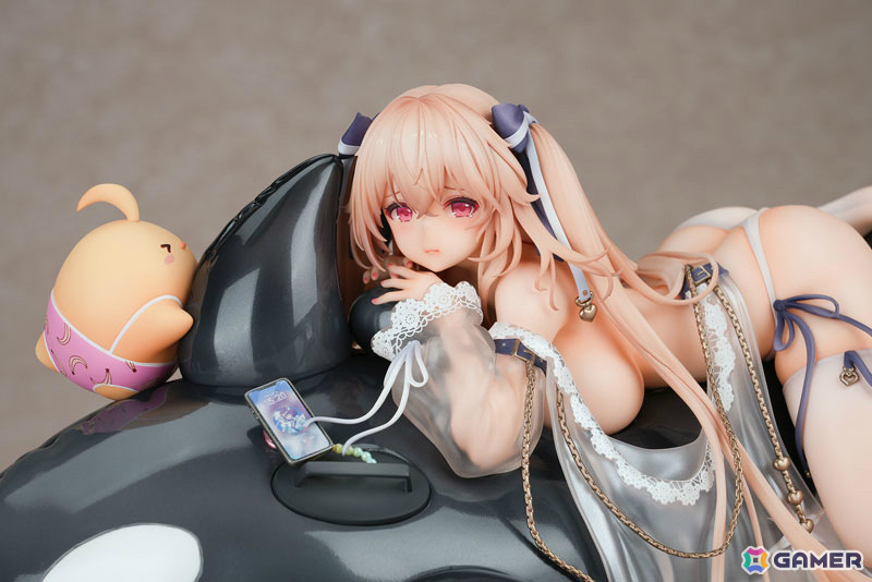 「アズレン」アンカレッジが着せ替え「ドルフィンブルー・レッスン」の姿で立体化!差し替え可能な表情パーツ「拗ね顔」も付属の画像