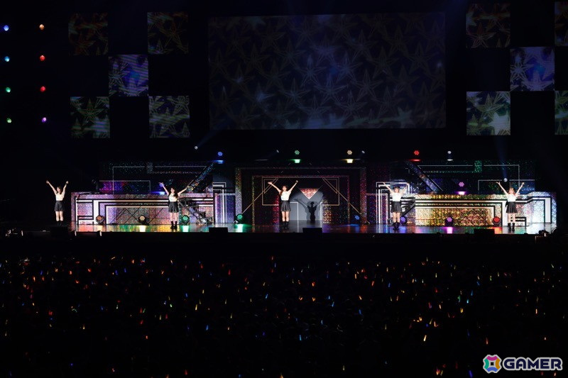 「シャニアニ2nd」のライブ「Over the prism」DAY2公演をレポート!「さあ舞い上がれ」「橙より未来」「星の数だけ」を印象的な演出とともに披露の画像