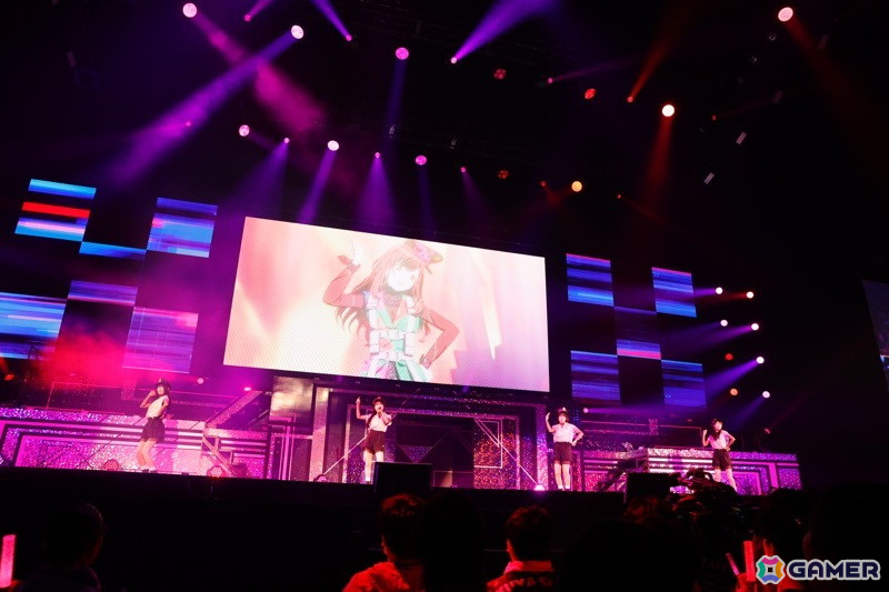 「シャニアニ2nd」のライブ「Over the prism」DAY2公演をレポート!「さあ舞い上がれ」「橙より未来」「星の数だけ」を印象的な演出とともに披露の画像