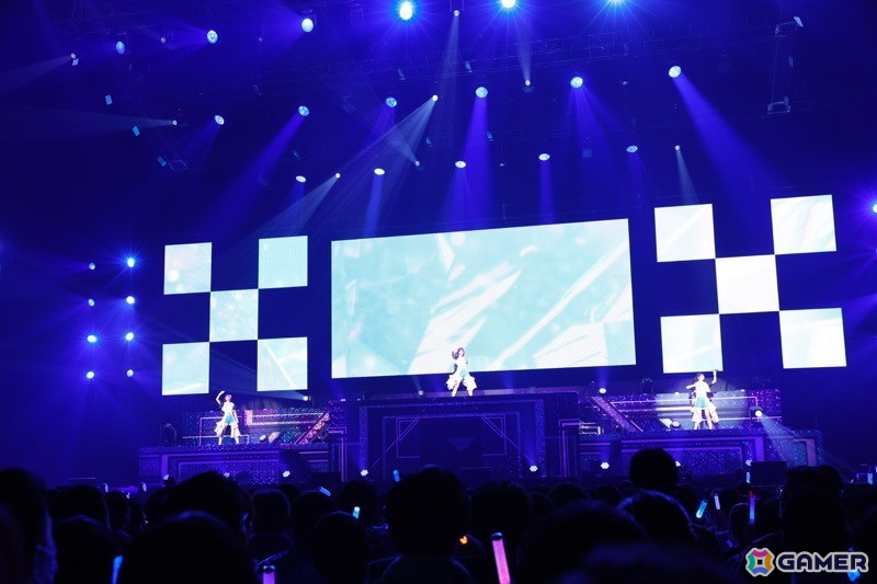 「シャニアニ2nd」のライブ「Over the prism」DAY2公演をレポート!「さあ舞い上がれ」「橙より未来」「星の数だけ」を印象的な演出とともに披露の画像
