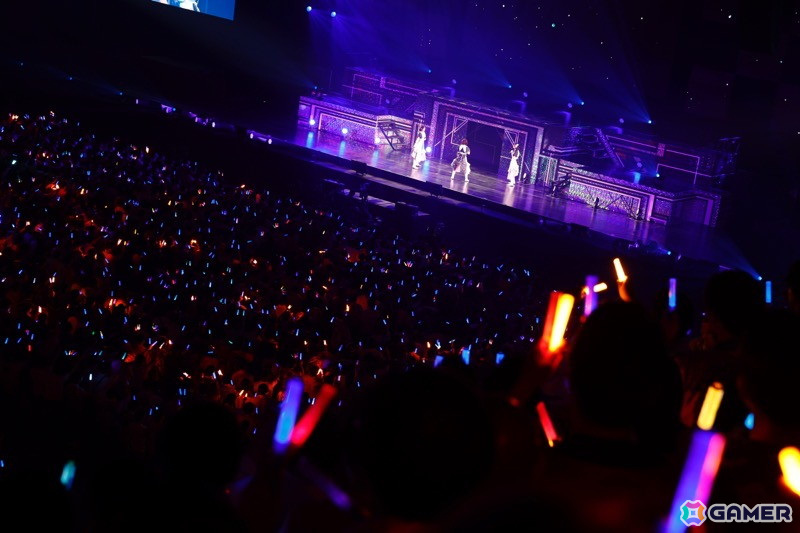 「シャニアニ2nd」のライブ「Over the prism」DAY2公演をレポート!「さあ舞い上がれ」「橙より未来」「星の数だけ」を印象的な演出とともに披露の画像