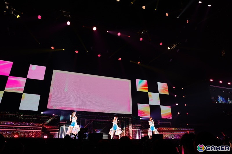 「シャニアニ2nd」のライブ「Over the prism」DAY2公演をレポート!「さあ舞い上がれ」「橙より未来」「星の数だけ」を印象的な演出とともに披露の画像