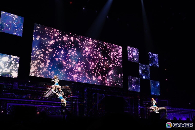 「シャニアニ2nd」のライブ「Over the prism」DAY2公演をレポート!「さあ舞い上がれ」「橙より未来」「星の数だけ」を印象的な演出とともに披露の画像