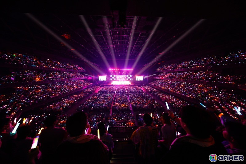 「シャニアニ2nd」のライブ「Over the prism」DAY2公演をレポート!「さあ舞い上がれ」「橙より未来」「星の数だけ」を印象的な演出とともに披露の画像