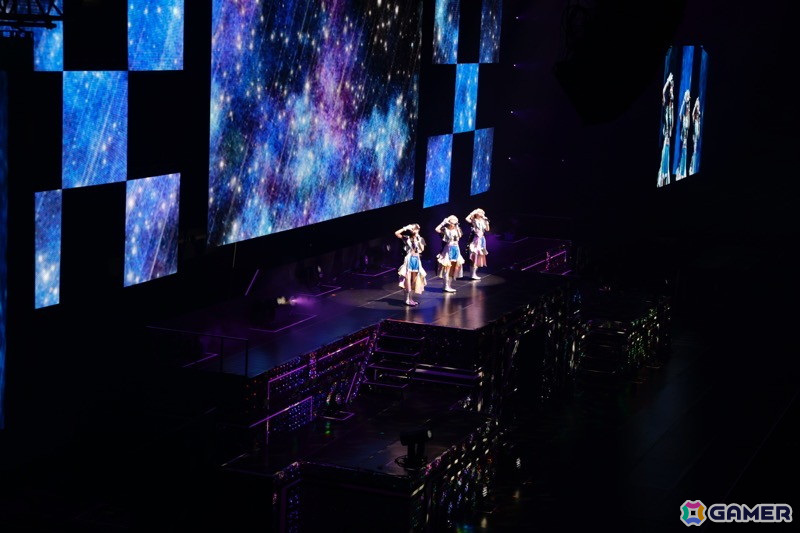 「シャニアニ2nd」のライブ「Over the prism」DAY2公演をレポート!「さあ舞い上がれ」「橙より未来」「星の数だけ」を印象的な演出とともに披露の画像