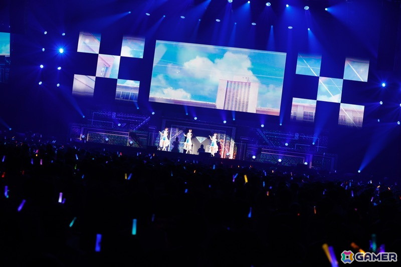 「シャニアニ2nd」のライブ「Over the prism」DAY2公演をレポート!「さあ舞い上がれ」「橙より未来」「星の数だけ」を印象的な演出とともに披露の画像