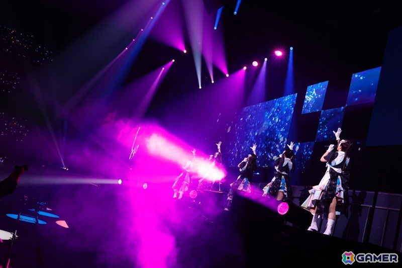 「シャニアニ2nd」のライブ「Over the prism」DAY2公演をレポート!「さあ舞い上がれ」「橙より未来」「星の数だけ」を印象的な演出とともに披露の画像