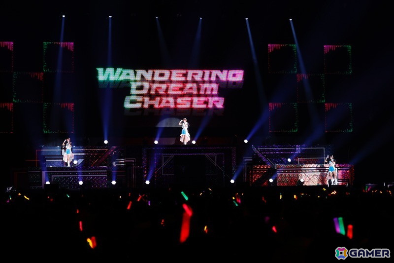 「シャニアニ2nd」のライブ「Over the prism」DAY2公演をレポート!「さあ舞い上がれ」「橙より未来」「星の数だけ」を印象的な演出とともに披露の画像