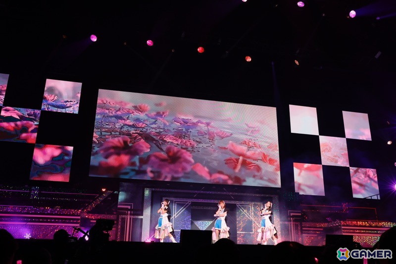 「シャニアニ2nd」のライブ「Over the prism」DAY2公演をレポート!「さあ舞い上がれ」「橙より未来」「星の数だけ」を印象的な演出とともに披露の画像