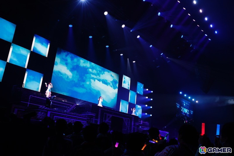 「シャニアニ2nd」のライブ「Over the prism」DAY2公演をレポート!「さあ舞い上がれ」「橙より未来」「星の数だけ」を印象的な演出とともに披露の画像