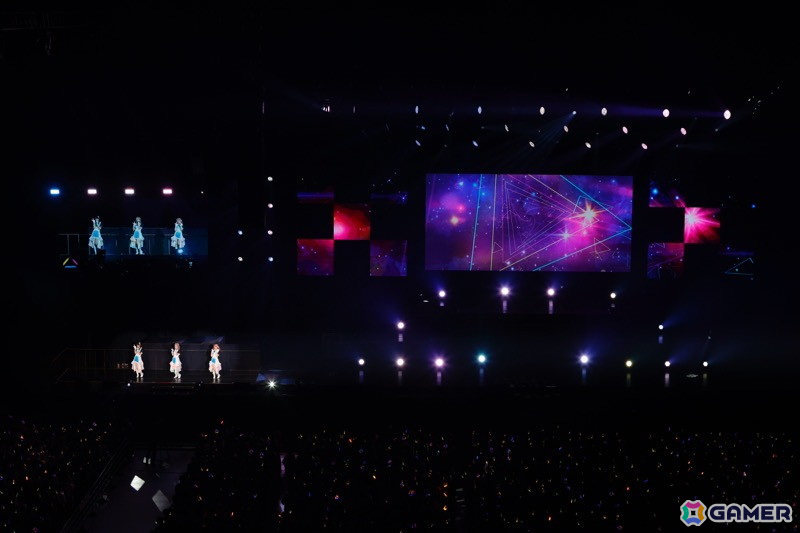 「シャニアニ2nd」のライブ「Over the prism」DAY2公演をレポート!「さあ舞い上がれ」「橙より未来」「星の数だけ」を印象的な演出とともに披露の画像